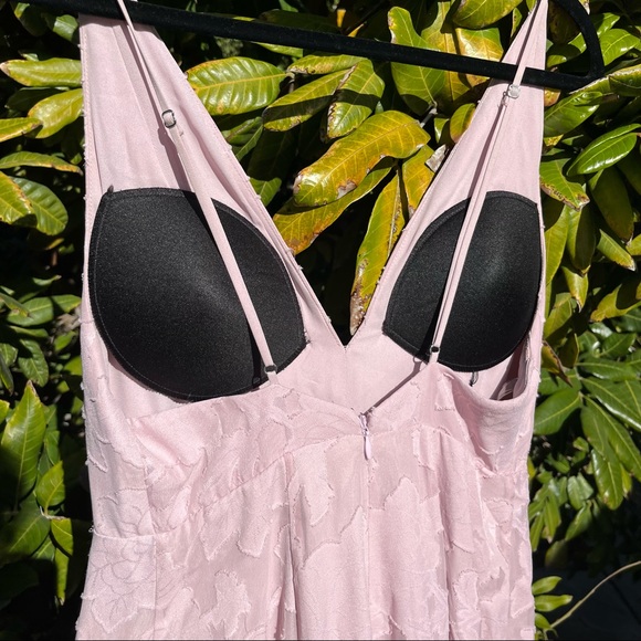 Fame and Partners pink floral textured sleeveless maxi dress - Picture 4 of 5